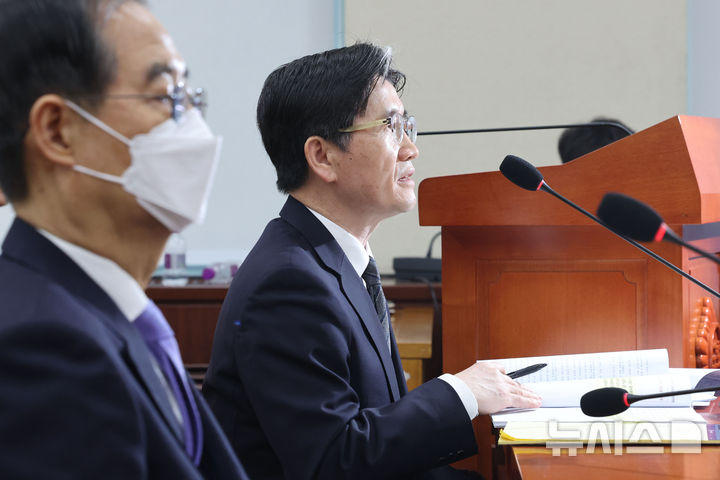 [서울=뉴시스] 권창회 기자 = 오동운 공수처장이 25일 서울 여의도 국회에서 열린 윤석열 정부의 비상계엄 선포를 통한 내란혐의 진상규명 국정조사 특별위원회 전체회의 청문회에서 의원질의에 답하고 있다. 2025.02.25. kch0523@newsis.com