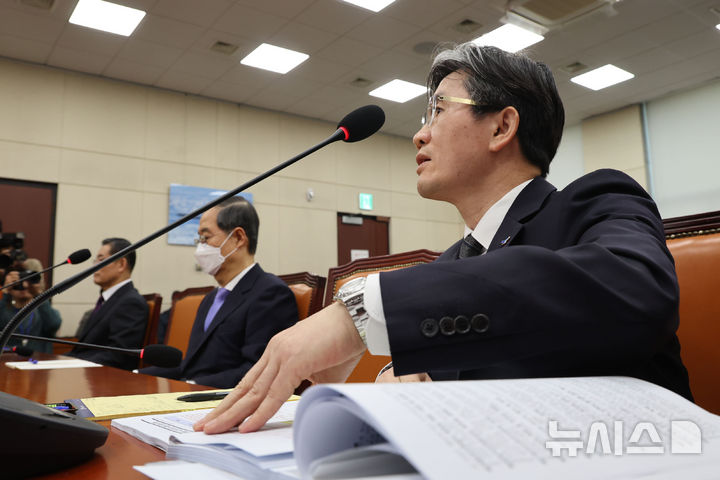 [서울=뉴시스] 권창회 기자 = 오동운 공수처장이 25일 서울 여의도 국회에서 열린 윤석열 정부의 비상계엄 선포를 통한 내란혐의 진상규명 국정조사 특별위원회 전체회의 청문회에서 의원질의에 답하고 있다. 2025.02.25. kch0523@newsis.com