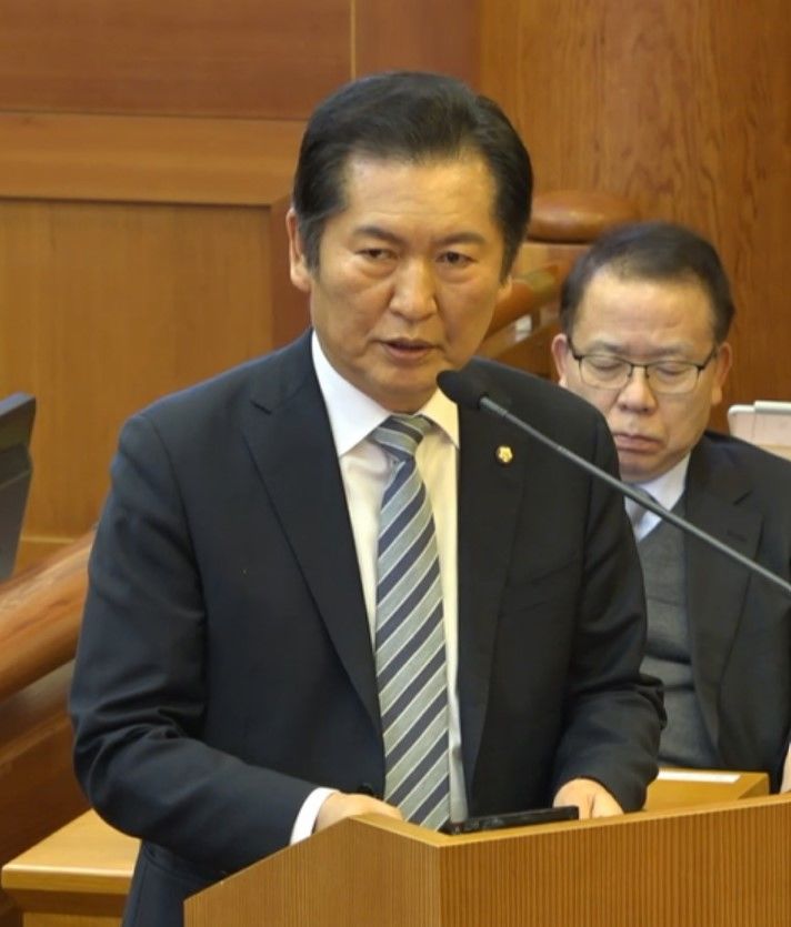 [서울=뉴시스] 김명년 기자 = 정청래 국회 탄핵소추단장이 25일 서울 종로구 헌법재판소에서 열린 윤석열 대통령 탄핵심판 11차 변론에서 최종 의견 진술을 하고 있다.(사진=헌법재판소 제공) 2025.02.25. photo@newsis.com *재판매 및 DB 금지