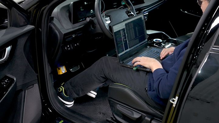 [서울=뉴시스] 현대차와 삼성전자의 5G 특화망 레드캡 기술 실증 모습. (사진=현대차 제공) 2025.02.26 photo@newsis.com *재판매 및 DB 금지