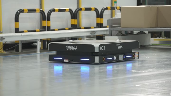 [서울=뉴시스] 현대차와 삼성전자의 5G 특화망 레드캡 기술을 통해 작동되는 자율 이동 로봇 모습. (사진=현대차 제공) 2025.02.26 photo@newsis.com *재판매 및 DB 금지