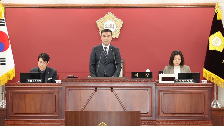 [고창=뉴시스]26일 열린 고창군의회의 제7차 본회의, 조민규 의장이 회의를 진행하고 있다. *재판매 및 DB 금지