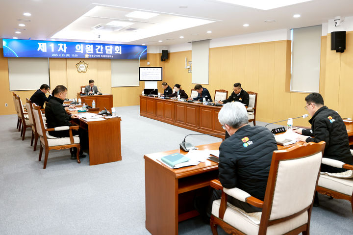  [청송=뉴시스] 청송군의회에서 2025년도 제1차 의원간담회가 열리고 있다. 2025.02.26. (사진=청송군 제공) photo@newsis.com *재판매 및 DB 금지