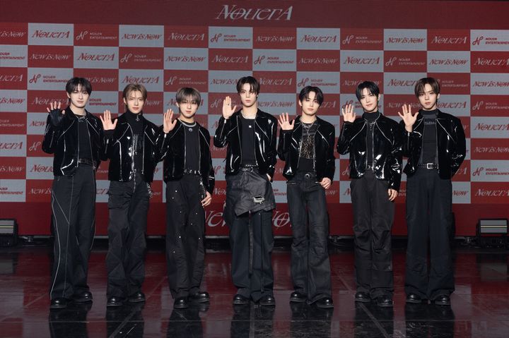 [서울=뉴시스] 신인 보이그룹 '누에라'(NouerA)가 26일 서울 용산구 블루스퀘어 마스터카드홀에서 첫 번째 미니 앨범 '챕터 : 뉴 이즈 나우'(Chapter: New is Now) 발매 기념 쇼케이스를 개최했다. (사진=누아엔터테인먼트 제공) 2025.02.26 photo@newsis.com *재판매 및 DB 금지