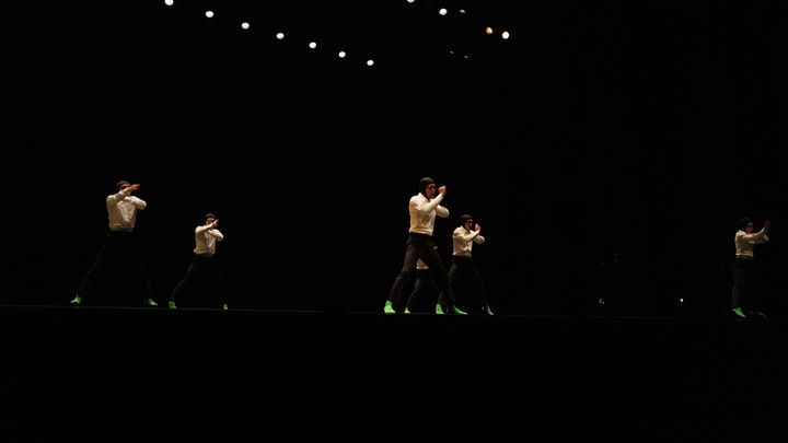 [서울=뉴시스] 26일 서울 서초구 예술의전당 CJ토월극장에서 열린 현대무용단 앰비규어스댄스컴퍼니 15주년 기념 공연 '바디콘서트' 프레스콜 공연 (사진=앰비규어스댄스컴퍼니 제공) 2025.02.26. photo@newsis.com *재판매 및 DB 금지