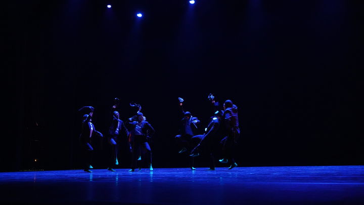 [서울=뉴시스] 26일 서울 서초구 예술의전당 CJ토월극장에서 열린 현대무용단 앰비규어스댄스컴퍼니 15주년 기념 공연 '바디콘서트' 프레스콜 공연 (사진=앰비규어스댄스컴퍼니 제공) 2025.02.26. photo@newsis.com *재판매 및 DB 금지