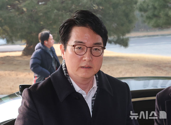 [서울=뉴시스] 김금보 기자 = 심우정 검찰총장이 26일 서울 서초구 대검찰청으로 출근을 하고 있다. 2025.02.26. kgb@newsis.com