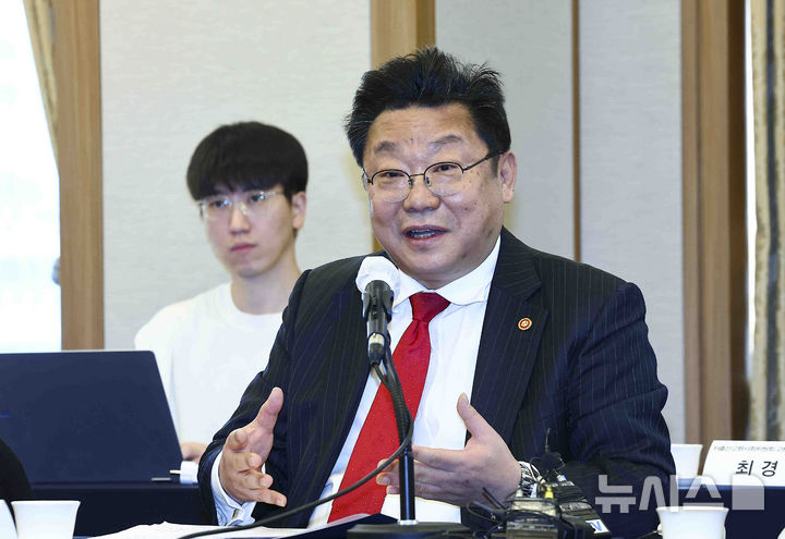 [서울=뉴시스] 김근수 기자 = 주형환 저출산고령사회위원회 부위원장. 2025.02.26. ks@newsis.com