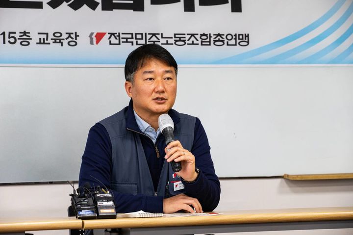 [서울=뉴시스] 양경수 전국민주노동조합총연맹(민주노총) 위원장이 27일 서울 중구 정동 민주노총에서 신년 기자간담회를 진행하고 있다. 2025.02.27. (사진=전국민주노동조합총연맹 제공) *재판매 및 DB 금지