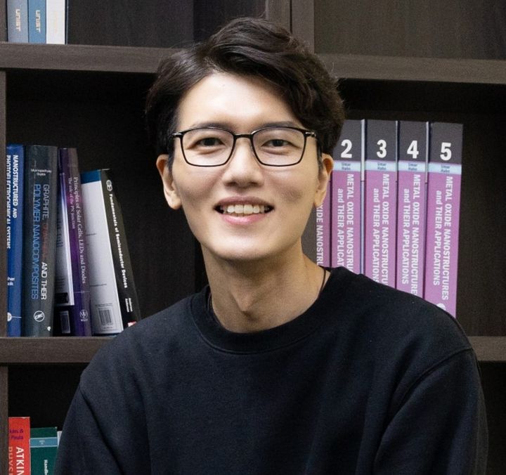 [울산=뉴시스] 미세먼지 전구물질 3종을 동시에 제거할 수 있는 촉매 개발 연구를 총괄한 UNIST 신소재공학과 조승호 교수. (사진=UNIST 제공) photo@newsis.com *재판매 및 DB 금지