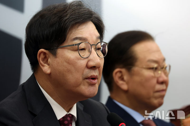 [서울=뉴시스] 고승민 기자 = 권성동 국민의힘 원내대표가 27일 서울 여의도 국회에서 열린 비상대책위원회의에서 발언하고 있다. 2025.02.27. kkssmm99@newsis.com