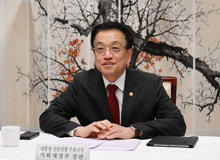 [서울=뉴시스] 최진석 기자 = 최상목 대통령 권한대행 부총리 겸 기획재정부 장관이 27일 서울 종로구 정부서울청사에서 열린 대외경제현안간담회에서 발언하고 있다. (사진=기획재정부 제공) 2025.02.27. photo@newsis.com *재판매 및 DB 금지
