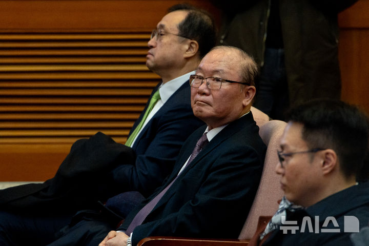 [서울=뉴시스] 김명년 기자 = 2월27일 서울 종로구 헌법재판소에서 열린 '마은혁 헌법재판관 후보자 미임명 권한쟁의심판 사건’ 선고기일에 최상목 대통령 권한대행측 이동흡 변호사가 출석해 있다.(공동취재)2025.02.27. kmn@newsis.com