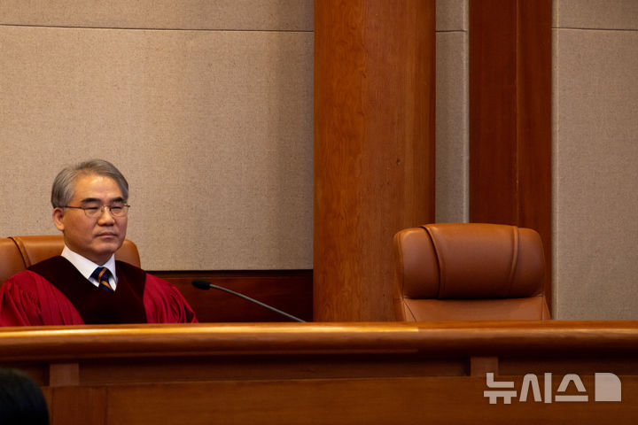 [서울=뉴시스] 김명년 기자 = 27일 서울 종로구 헌법재판소에서 '마은혁 헌법재판관 후보자 미임명 권한쟁의심판 사건’ 선고가 열리고 있다.(공동취재) 2025.02.27. kmn@newsis.com