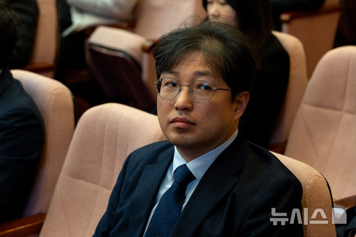 [서울=뉴시스] 김명년 기자 = 2월27일 서울 종로구 헌법재판소에서 열린 '마은혁 헌법재판관 후보자 미임명 권한쟁의심판 사건’ 선고기일에 국회측 양홍석 변호사가 출석해 있다.(공동취재)2025.02.27. kmn@newsis.com