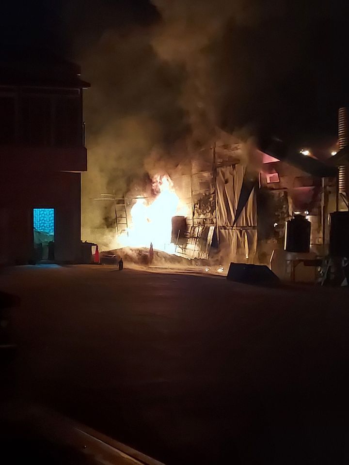 [부안=뉴시스] 28일 오전 6시12분께 전북 부안군 줄포면의 한 양계장에서 불이 났다. (사진=전북도소방본부 제공) 2025.02.28. photo@newsis.com *재판매 및 DB 금지