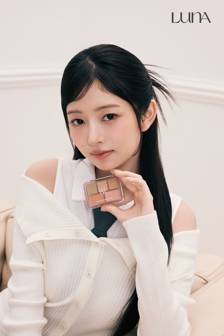 [서울=뉴시스] 애경산업의 메이크업 전문 브랜드 루나(LUNA)가 걸그룹 아이브(IVE)의 멤버 '레이(REI)'를 브랜드의 새 앰배서더로 발탁했다고 28일 밝혔다. (사진=애경산업 제공) *재판매 및 DB 금지