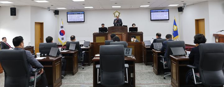 [산청=뉴시스] 산청군청 제303회 산청군의회 임시회 마무리 *재판매 및 DB 금지 *재판매 및 DB 금지