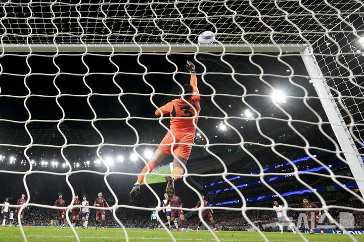 [서울=AP/뉴시스] 축구 관련 이미지