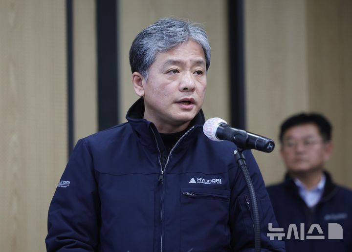 [서울=뉴시스] 홍효식 기자 = 주우정 현대엔지니어링 대표가 28일 오전 서울 종로구 현대빌딩에서 고속국도 제29호선 세종~안성 간 건설공사 브리핑을 하고 있다. 2025.02.28. yesphoto@newsis.com