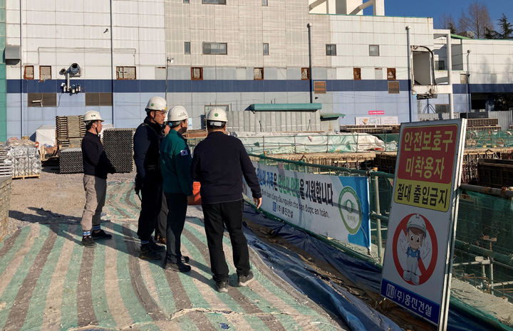 [광주=뉴시스] 광주시 종합건설본부 공공공사현장 특별 안전점검. (사진=광주시청 제공). photo@newsis.com *재판매 및 DB 금지