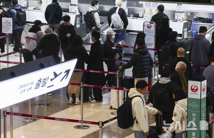 "일본 관광객 1위 또 한국"… 중국 제치고 2년 연속 정상
