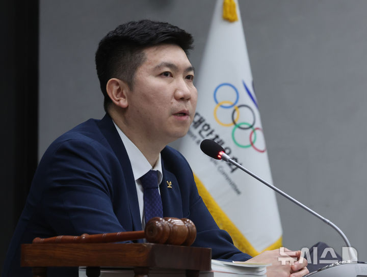 [서울=뉴시스] 김금보 기자 = 유승민 대한체육회 회장이 28일 서울 송파구 올림픽파크텔에서 열린 2025년도 대한체육회 정기대의원총회에서 모두발언을 하고 있다. 2025.02.28. kgb@newsis.com