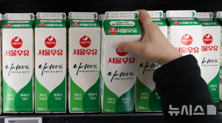 [서울=뉴시스] 김혜진 기자 =서울 시내 한 대형마트에서 시민들이 장을 보고 있다. 2025.02.28. jini@newsis.com