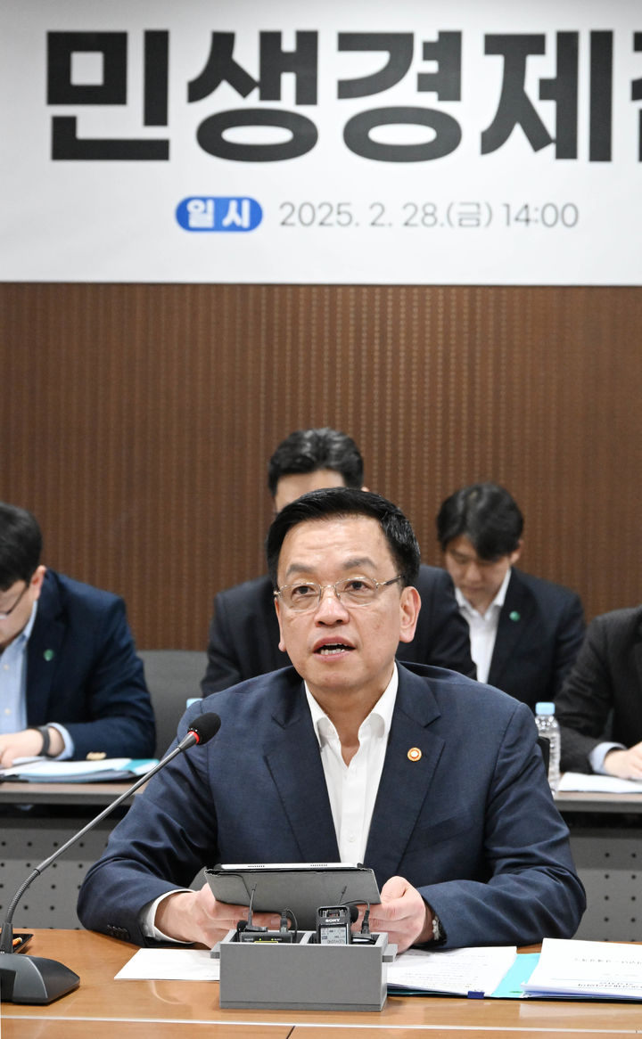 [서울=뉴시스] 최진석 기자 = 최상목 대통령 권한대행 부총리 겸 기획재정부 장관이 28일 서울 중구 한국프레스센터 신용회복위원회 대회의실에서 열린 민생경제점검회의에서 발언하고 있다. (사진=기획재정부 제공) 2025.02.28. photo@newsis.com *재판매 및 DB 금지