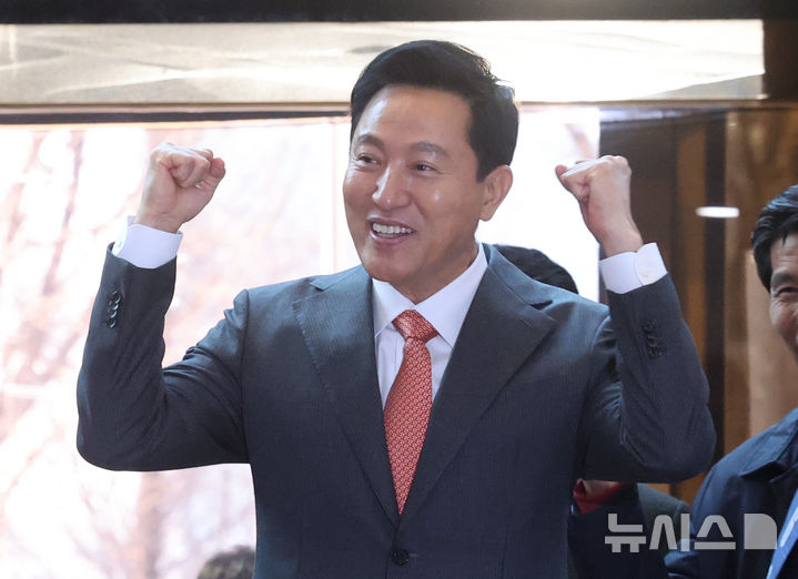 [서울=뉴시스] 김금보 기자 = 2036년 하계올림픽대회 유치도시신청 선정에 나선 오세훈 서울시장이 28일 서울 송파구 올림픽파크텔에서 열린 2025년도 대한체육회 정기대의원총회에 참석하고 있다. 2025.02.28. kgb@newsis.com