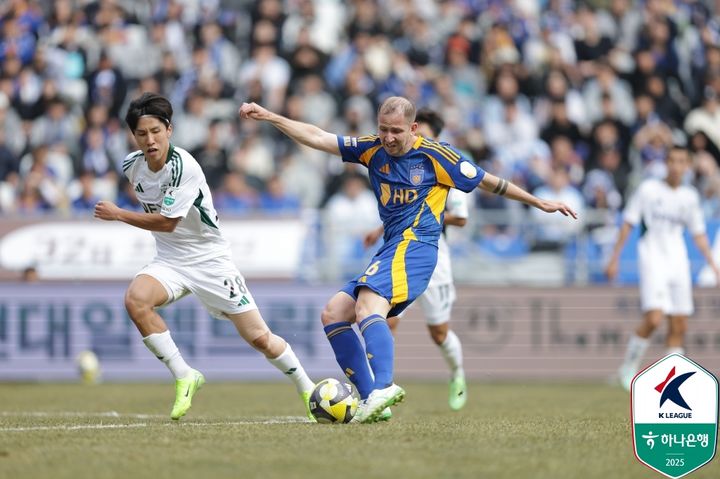 [서울=뉴시스]K리그1 울산 보야니치, 전북전 결승골. (사진=한국프로축구연맹 제공)