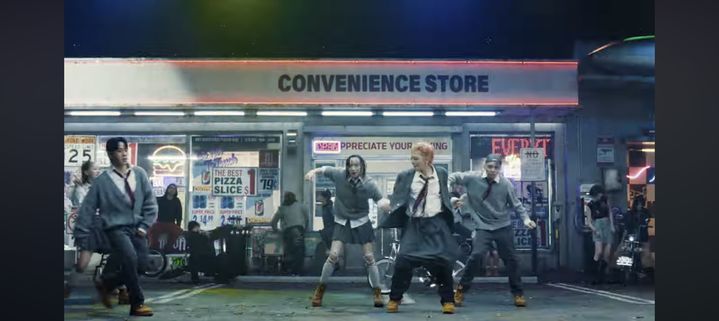 [서울=뉴시스] 지드래곤 '투 배드' 뮤직비디오. (사진 = 갤럭시 코퍼레이션 제공) 2025.03.01. photo@newsis.com *재판매 및 DB 금지