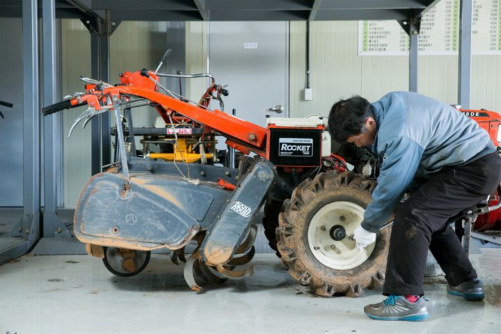 [세종=뉴시스] 농기계 볼트·너트 점검 모습. (사진=농촌진흥청 제공) *재판매 및 DB 금지