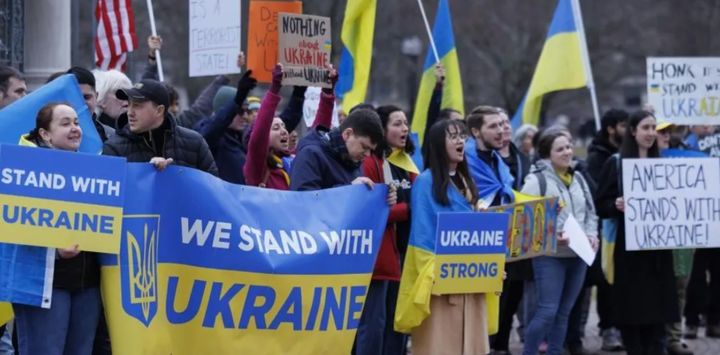 1일 메사추세츠주 보스턴에서 시민들이 지난달 28일 '백악관 충돌'이후 우크라이나에 대한 지지 시위를 벌이고 있다. (출처: BBC) 2025.03.02. *재판매 및 DB 금지