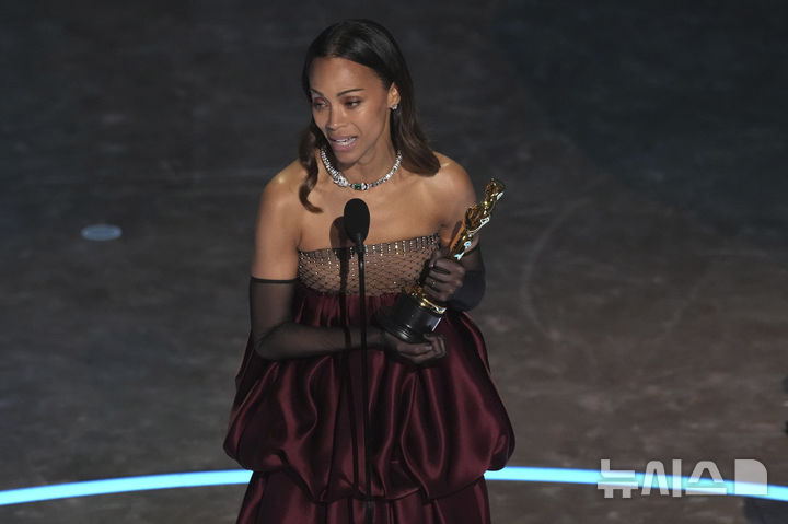 [97회 아카데미]조이 살다냐 여우조연상…칸·오스카 동시 최초