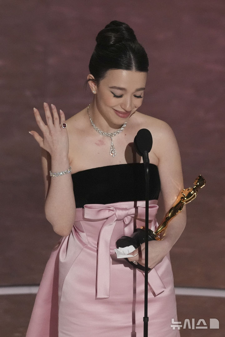 [97회 아카데미]션 베이커 '아노라' 작품·감독·여우주연 등 5관왕