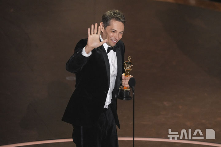 [97회 아카데미]션 베이커 '아노라' 작품·감독·여우주연 등 5관왕