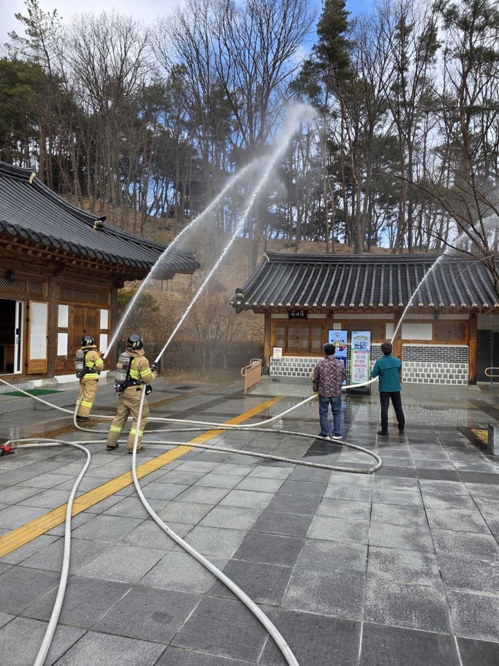 [구미=뉴시스] 성리학역사관 합동 소방훈련 (사진=구미시 제공) 2025.03.03 photo@newsis.com *재판매 및 DB 금지