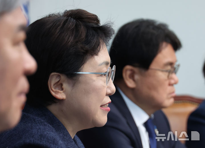 [서울=뉴시스] 고승민 기자 = 김선민 조국혁신당 대표 권한대행이 3일 서울 여의도 국회에서 기자간담회를 하고 있다. 2025.03.03. kkssmm99@newsis.com