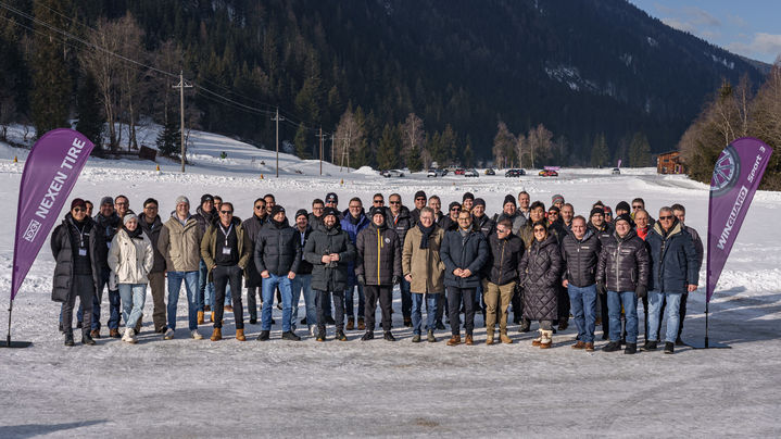 [부산=뉴시스] 유럽 오스트리아 룽가우에서 열린 넥센타이어 윈가드 스포츠3 출시 행사 단체 사진. (사진=넥센타이어 제공) 2025.03.04. photo@newsis.com *재판매 및 DB 금지