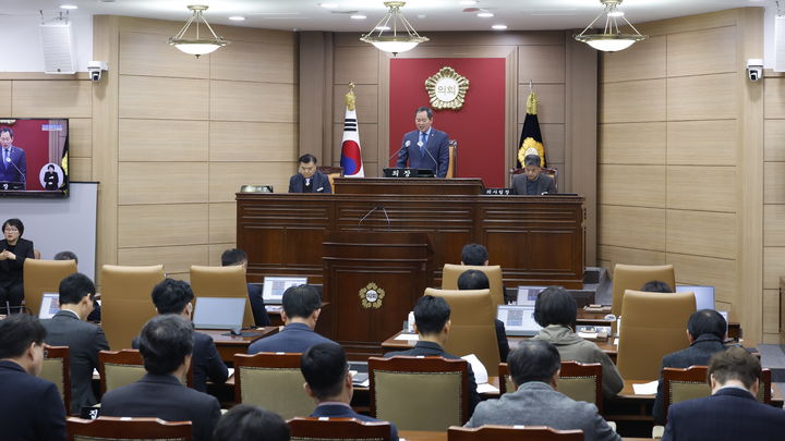 [임실=뉴시스] 4일 열린 임실군의회의 제344회 임시회 제2차 본회의, 장종민 의장이 회의를 진행 중이다. *재판매 및 DB 금지