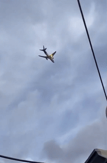 [서울=뉴시스] 페덱스의 화물기가 1일(현지시각) 조류 충돌 사고로 미국 뉴저지주 뉴어크 리버티 국제공항에 비상착륙 했다. (출처=NBCnews) 2025.03.04. photo@newsis.com *재판매 및 DB 금지