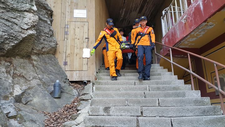 [안동=뉴시스] 산악사고. (사진=경북소방본부 제공) 2025.03.04. photo@newsis.com *재판매 및 DB 금지