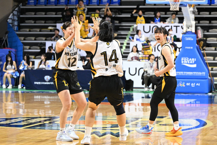[서울=뉴시스] 여자프로농구 청주 KB국민은행. (사진=WKBL 제공) *재판매 및 DB 금지