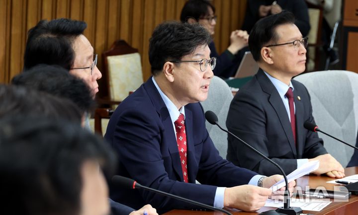 [서울=뉴시스] 조성봉 기자= 권성동 국민의힘 원내대표가 지난 4일 오전 서울 여의도 국회에서 열린 원내대책회의에서 발언을 하고 있다. 2025.03.04. suncho21@newsis.com