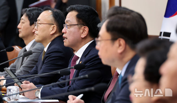 [서울=뉴시스] 최진석 기자 = 최상목 대통령 권한대행 부총리 겸 기획재정부 장관이 4일 정부서울청사에서 열린 국무회의에서 발언하고 있다. (대통령실통신사진기자단) 2025.03.04. myjs@newsis.com