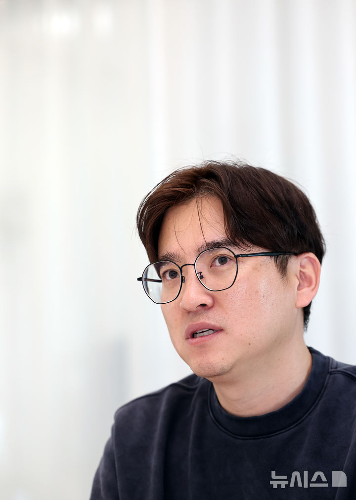 [서울=뉴시스] 김금보 기자 = 한상일 바이포엠스튜디오 영화드라마사업부문 이사가 지난 4일 서울 강남구 바이포엠스튜디오에서 뉴시스와 인터뷰를 하고 있다. 2025.03.05. kgb@newsis.com