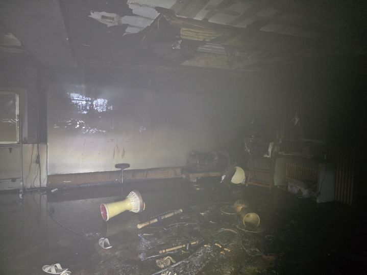 [부산=뉴시스] 4일 오후 8시38분께 부산 동래구의 한 건물 지하 1층 연습실에서 불이 났다. (사진=부산소방재난본부 제공) 2025.03.05. photo@newsis.com *재판매 및 DB 금지