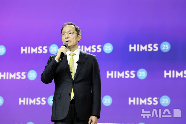[서울=뉴시스]박승우 삼성서울병원 원장이 4일 오전 8시 30분(현지 시각) 미국 라스베이거스에서 열린 세계 최대 규모의 의료 IT컨퍼런스 ‘힘스(HIMSS) 2025’에서 기조 연설을 했다. (사진= 삼성서울병원 제공) 2025.03.05. photo@newsis.com. 