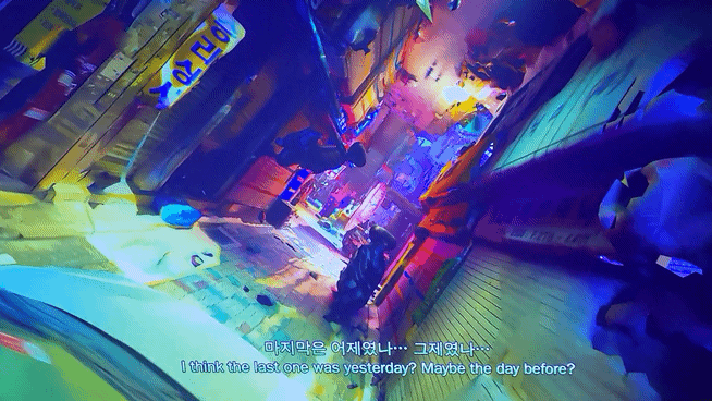 [사진=박현주미술전문기자]'던져지는 서사'에 소개된 김아영 영상 '딜리버리 댄서의 구' *재판매 및 DB 금지